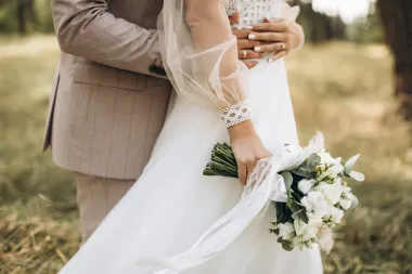 Promjena prezimena nakon udaje. Zašto sve više žena ostavlja svoje prezime?