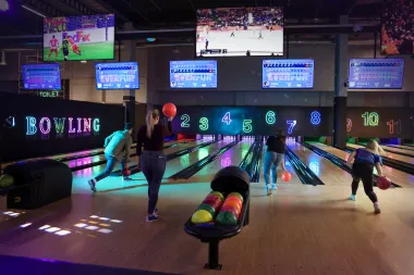 Zagreb dobio najmoderniji zabavni park s letećim kinom i najvećim američkim bowlingom