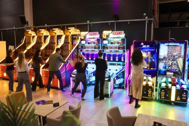 Zagreb dobio najmoderniji zabavni park s letećim kinom i najvećim američkim bowlingom