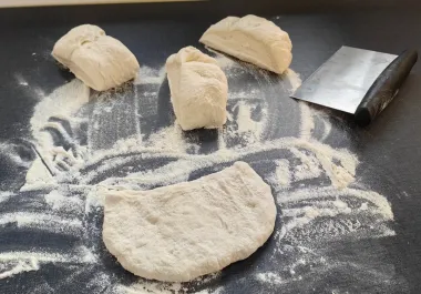 Recept u fotografijama za domaći kruh kao iz krušne peći