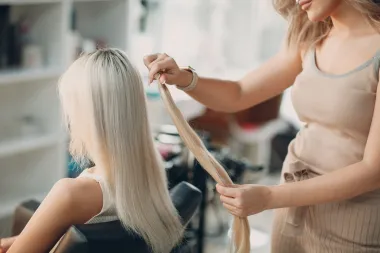 Razmišljaš o ugradnji ekstenzija u kosu? Ove stvari bi trebala znati