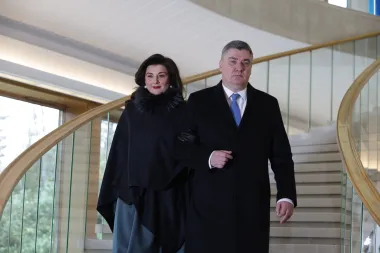 Sanja Musić Milanović na inauguraciji zablistala u elegantnoj strukiranoj haljini