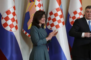 Sanja Musić Milanović na inauguraciji zablistala u elegantnoj strukiranoj haljini