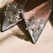 Prozirne cipele vizualno izdužuju nogu, a često izazivaju podijeljena mišljenja