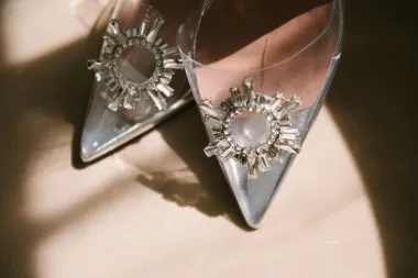 Prozirne cipele vizualno izdužuju nogu, a često izazivaju podijeljena mišljenja