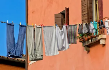 Odjeća ti izbljedi već nakon par pranja? Imamo savjete za pranje šarene odjeće