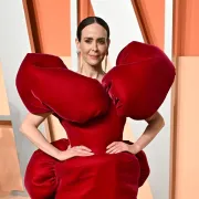 Sarah Paulson u neobičnoj crvenoj haljini izgledala je poput velikog balona