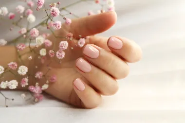 Jesi li čula za BIAB manikuru? Trend trajnog gel laka zdravija je opcija za nokte