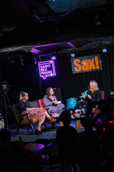 Samo bez panike podcast pred live publikom – tri snažne žene iskreno o poslu, obitelji, botoksu i razvodima
