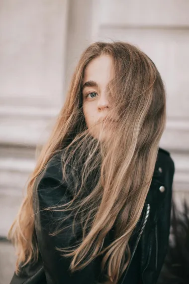 Suha kosa treba posebnu njegu – evo kako joj pomoći