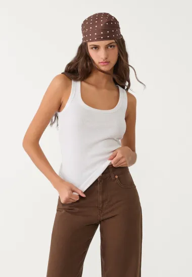 Crne i bijele majice temelj su svakog dobrog outfita, a mi smo pronašli najbolje modele
