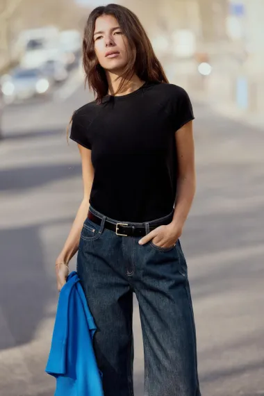 Crne i bijele majice temelj su svakog dobrog outfita, a mi smo pronašli najbolje modele