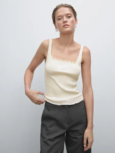 Crne i bijele majice temelj su svakog dobrog outfita, a mi smo pronašli najbolje modele