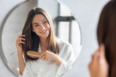 Naelektrizirana kosa? Evo kako je brzo i učinkovito dovesti u red