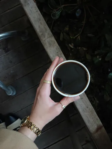 Preskačeš doručak, ali piješ kavu? Evo zašto to nije dobra ideja