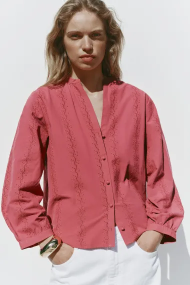 Raskošna bluza najpopularniji je komad ovo proljeće