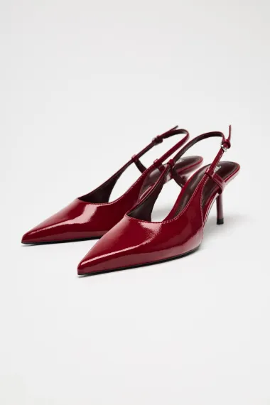 Crveni modni dodaci podižu svaki look – evo kako ih nositi sa stilom