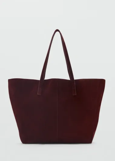 Crveni modni dodaci podižu svaki look – evo kako ih nositi sa stilom