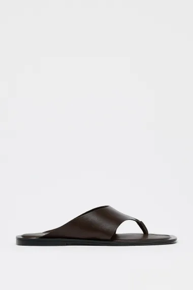 Od minimalizma do boho šarma: Ravne sandale za svaki stil