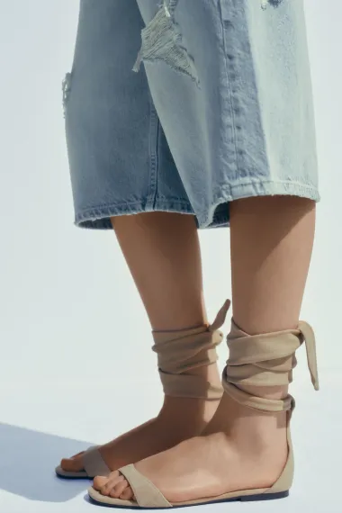 Od minimalizma do boho šarma: Ravne sandale za svaki stil