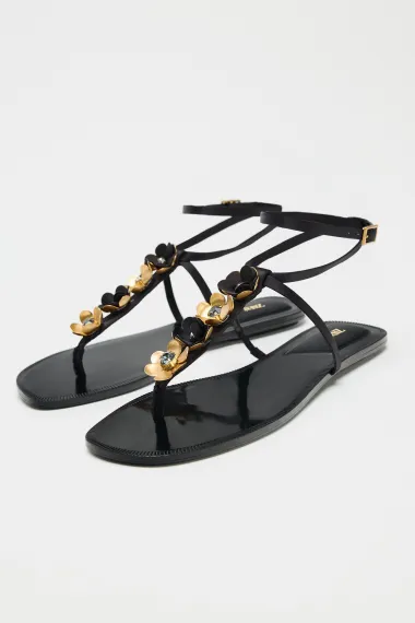 Od minimalizma do boho šarma: Ravne sandale za svaki stil