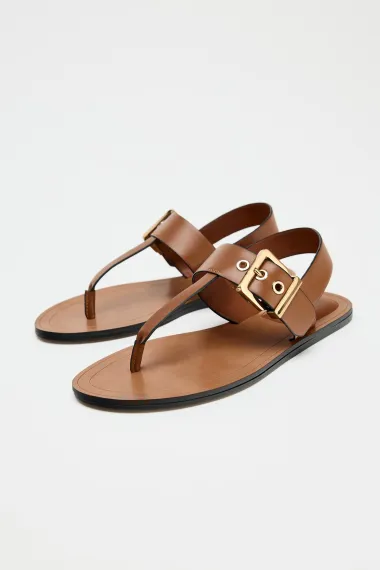Od minimalizma do boho šarma: Ravne sandale za svaki stil