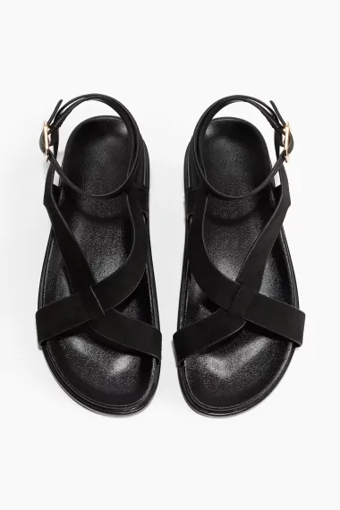 Od minimalizma do boho šarma: Ravne sandale za svaki stil