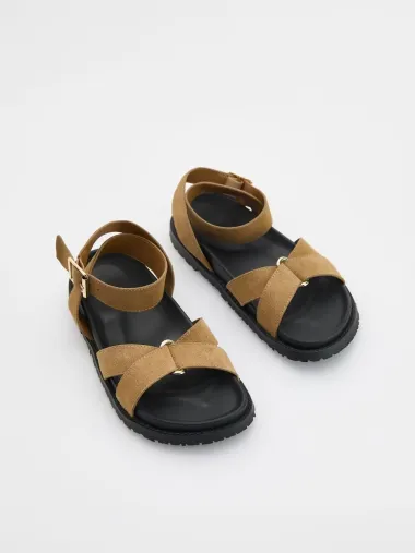 Od minimalizma do boho šarma: Ravne sandale za svaki stil