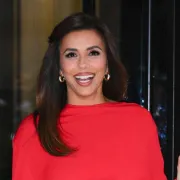 Žena u crvenom: Eva Longoria u savršenoj crvenoj haljini prošetala ulicama New Yorka