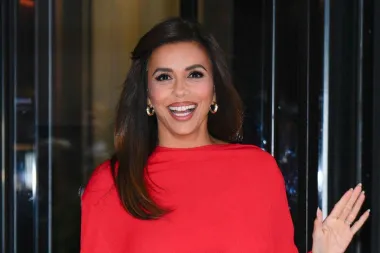 Žena u crvenom: Eva Longoria u savršenoj crvenoj haljini prošetala ulicama New Yorka