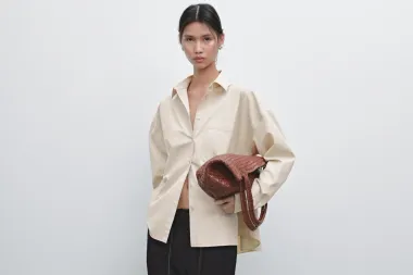 Pamučne košulje za toplije dane – od sportske elegancije do boho modela