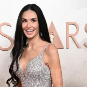 Demi Moore proglašena najljepšom ženom u 2025. - pogledaj njezina najbolja modna izdanja