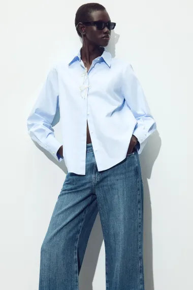 Pamučne košulje za toplije dane – od sportske elegancije do boho modela