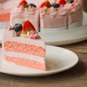 Recepti za lagane voćne torte koje će te osvježiti u proljetnim danima