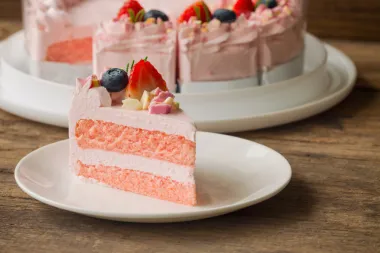 Recepti za lagane voćne torte koje će te osvježiti u proljetnim danima