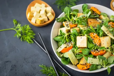 Tofu salate koje ćeš obožavati: lagani, zdravi i ukusni recepti za svaki dan