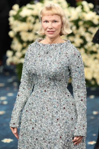 Pamela Anderson na Met Gali s novom bob frizurom otkrila da se ne boji velikih promjena