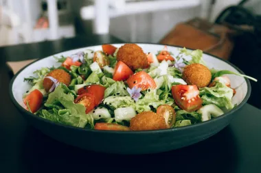 Osvježavajuće i zasitno: 4 recepta za bogate zelene salate koje ćeš obožavati
