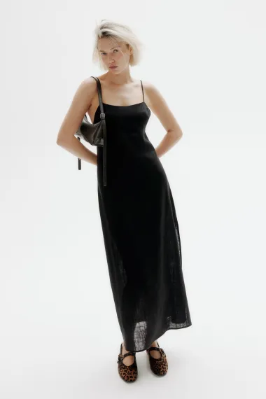Crna haljina je nepogrešiv izbor: Pronašli smo stylish modele za sve prilike