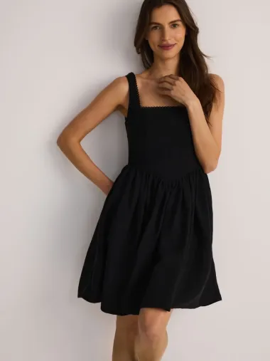 Crna haljina je nepogrešiv izbor: Pronašli smo stylish modele za sve prilike