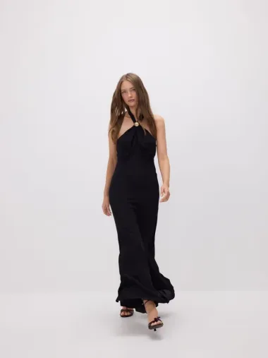 Crna haljina je nepogrešiv izbor: Pronašli smo stylish modele za sve prilike