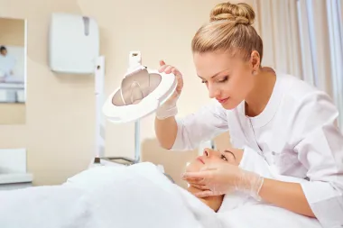 Što je mikrodermoabrazija? Evo kako djeluje ovaj estetski tretman