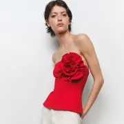 Motiv ruže: Najpoželjniji detalj sezone koji unosi eleganciju u svaki outfit