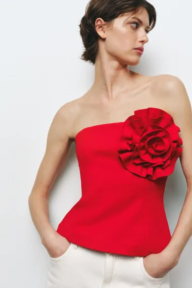 Motiv ruže: Najpoželjniji detalj sezone koji unosi eleganciju u svaki outfit