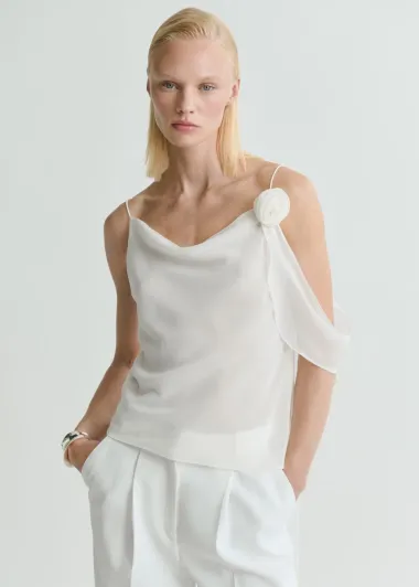 Motiv ruže: Najpoželjniji detalj sezone koji unosi eleganciju u svaki outfit