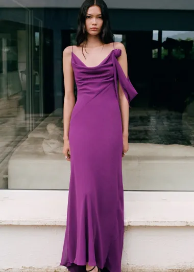 Motiv ruže: Najpoželjniji detalj sezone koji unosi eleganciju u svaki outfit