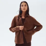 Lanena košulja – nezaobilazan dio ljetne capsule garderobe