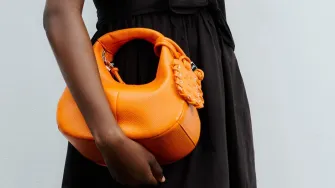 Nova IT torba ljeta: Ganni Mini Hobo osvaja sve trendseterice