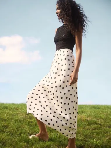 Šarmantne suknje s printom koje privlače poglede i osvježavaju svaki ljetni look