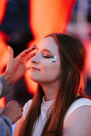 Zagreb u narančastom raspoloženju: Stiže 'Turn On The Sunset' pop-up događaj na Strossmayerov trg
